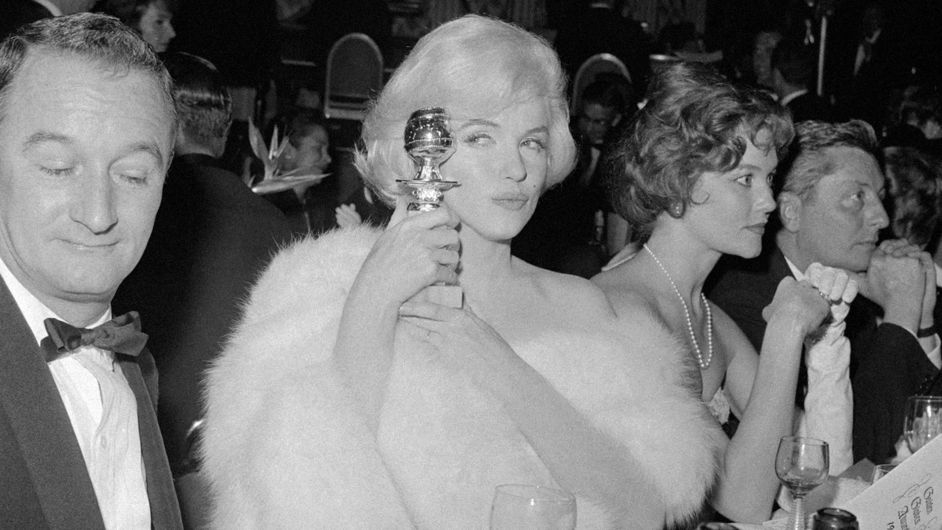 Marilyn Monroe después de ganar el que sería su primer y único Globo de Oro 