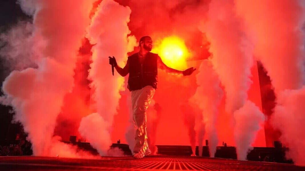 Drake saliendo al escenario en el Lollapalooza 2023 (Buenos Aires)